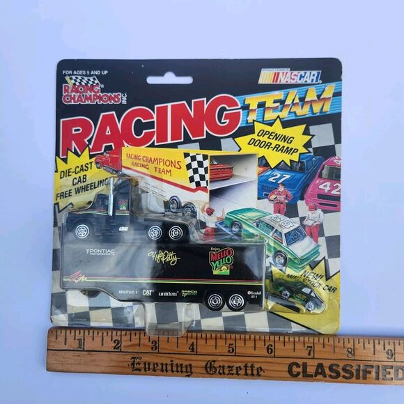 1992 Racing Team #42 Kyle Petty Transporter W Mini Stock Car - Picture 3 of 3